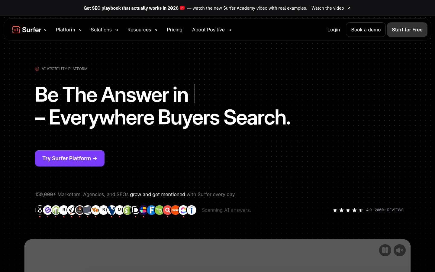 Surfer SEO Homepage Screenshot zeigt AI Visibility Platform Positioning
